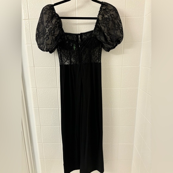 WeWoreWhat Elegant Midi Lace Dress - Picture 2 of 4